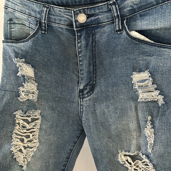 ✨2/$30✨Distressed Jeans - Picture 2 of 5